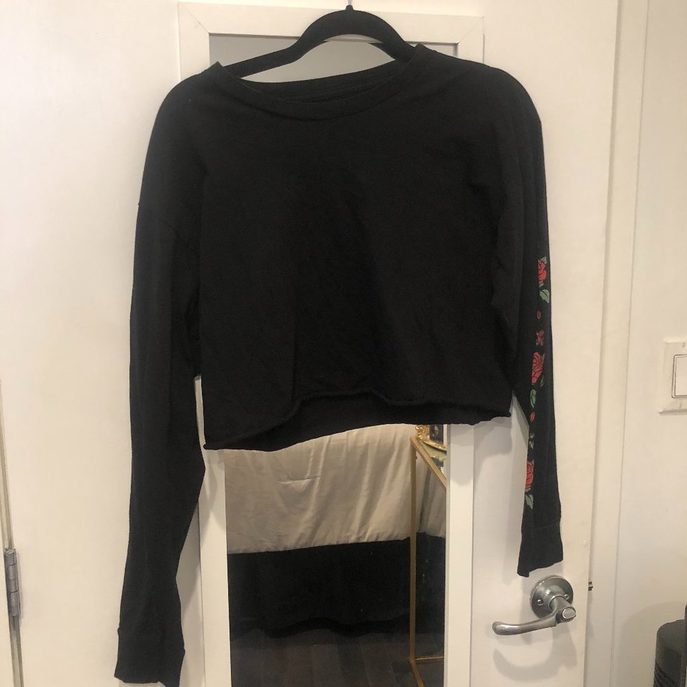 Rose graphic long sleeve crop top